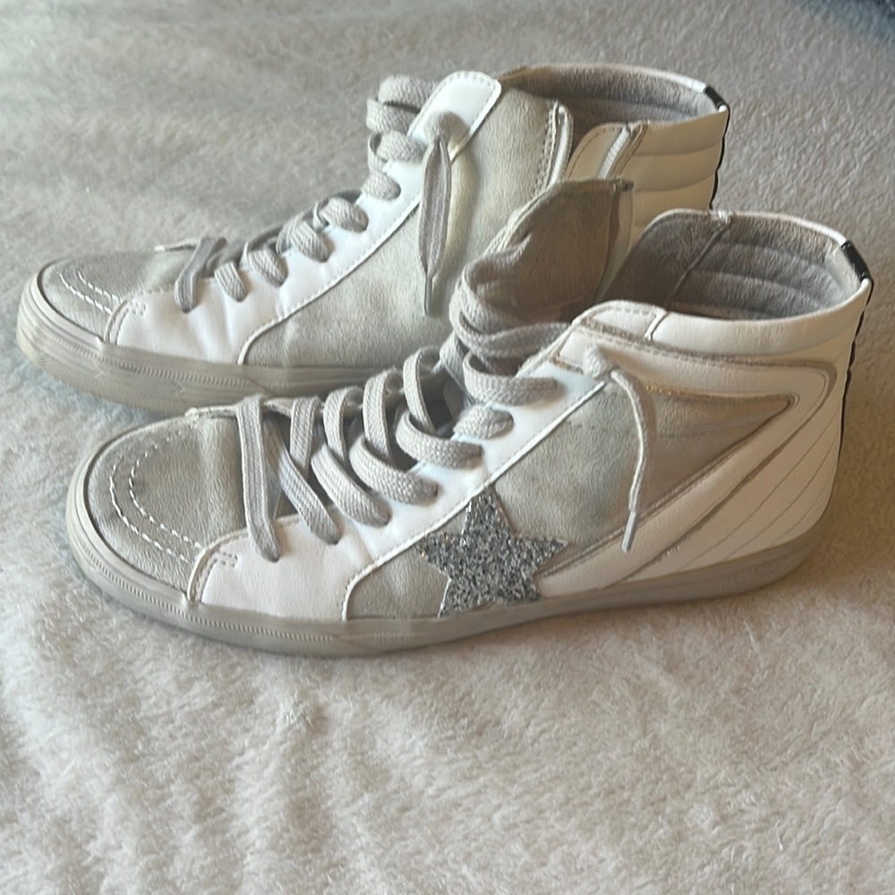 Lightly worn 8.5